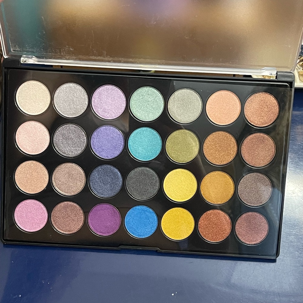 EYESHADOW PALLETE